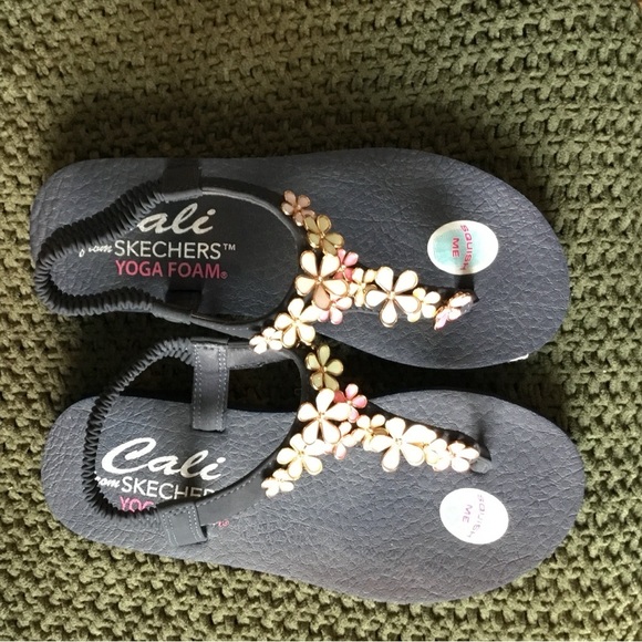 NWT Skechers Cali Meditation Happy Daisies Sandal, Slip On w/Strap; Size 6/7 - Picture 3 of 5